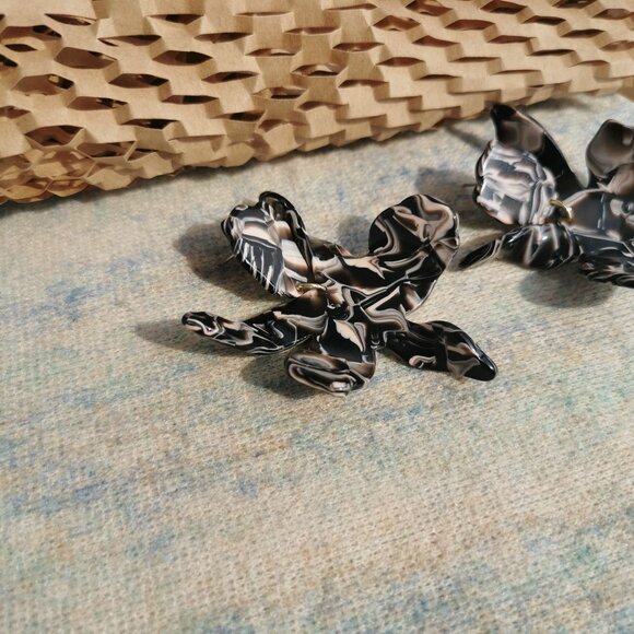 Lele Sadoughi Small Paper Lily Earrings, Maple - Picture 4 of 4